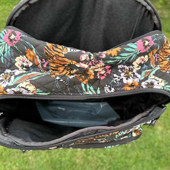 Vera Bradley Essential Backpack Bali Jungle Tiger NWT - Picture 12 of 12